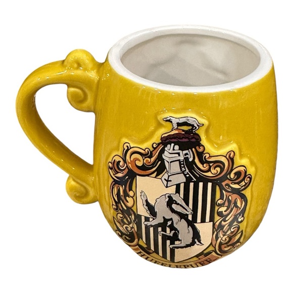 Warner Bros Studio Tour Harry Potter Hufflepuff Crest Yellow Mug - Picture 2 of 11